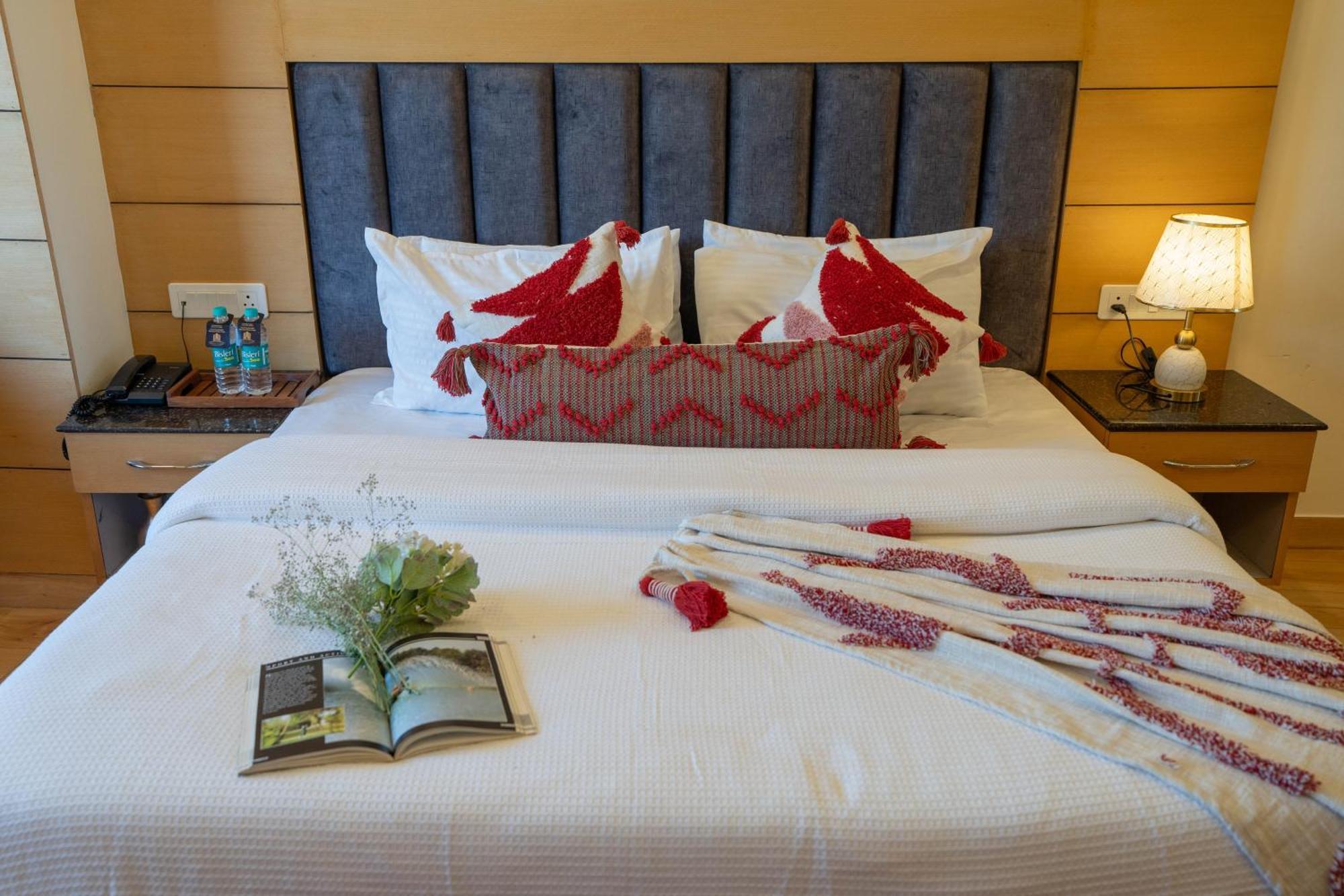 Super Hotel By Perfectstayz Mall Road Mussoorie Bagian luar foto