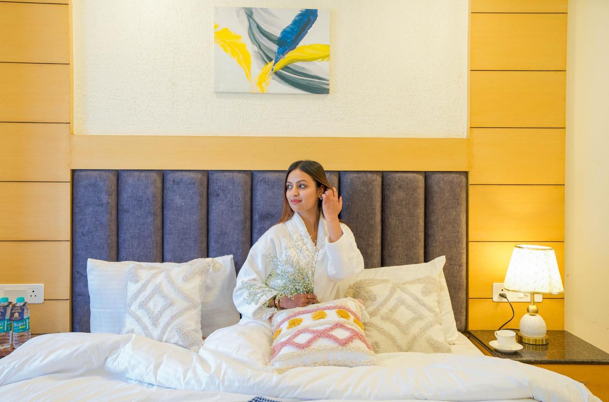Super Hotel By Perfectstayz Mall Road Mussoorie Bagian luar foto
