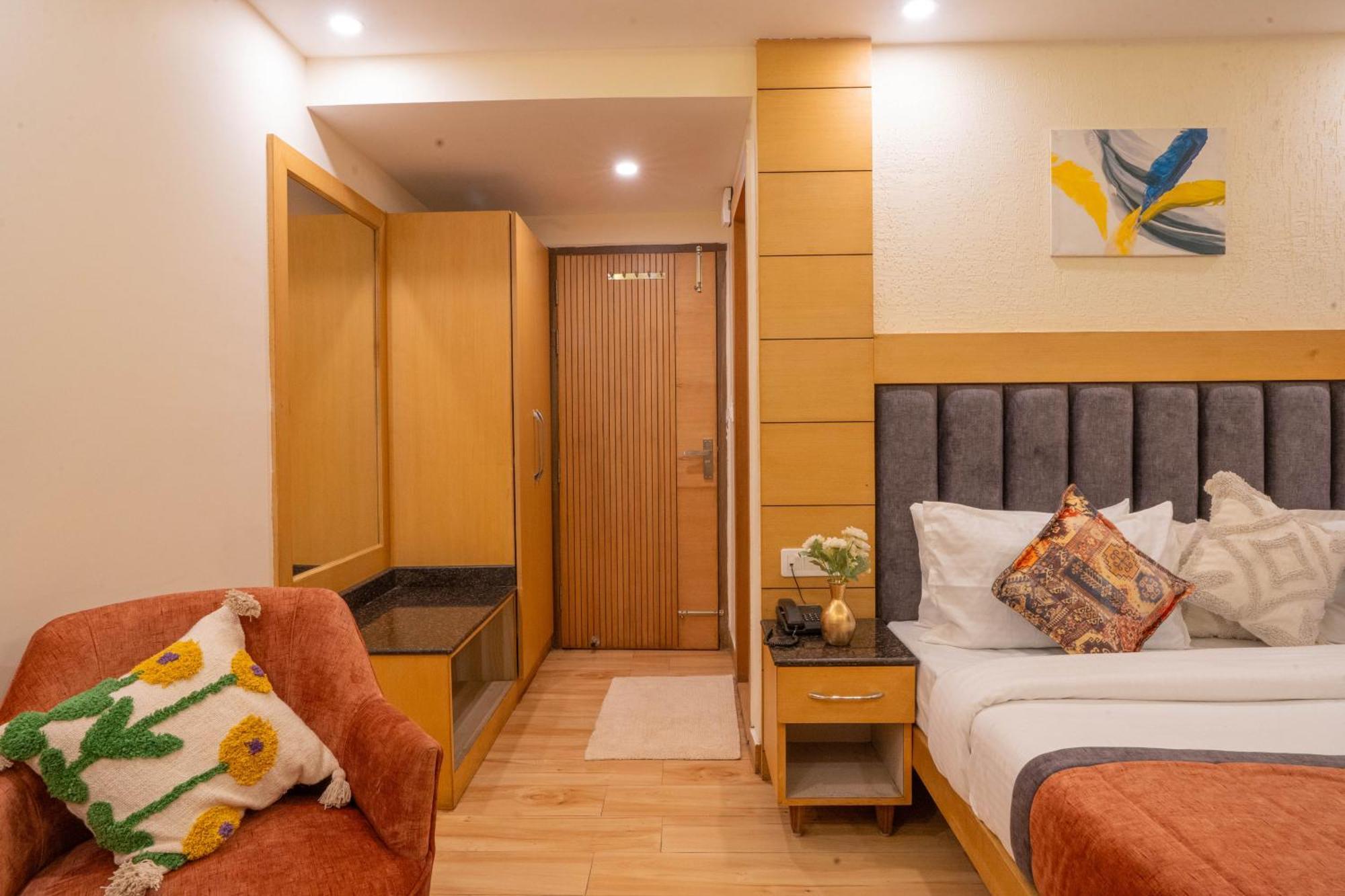 Super Hotel By Perfectstayz Mall Road Mussoorie Bagian luar foto